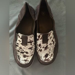 Womens ariat cruisers